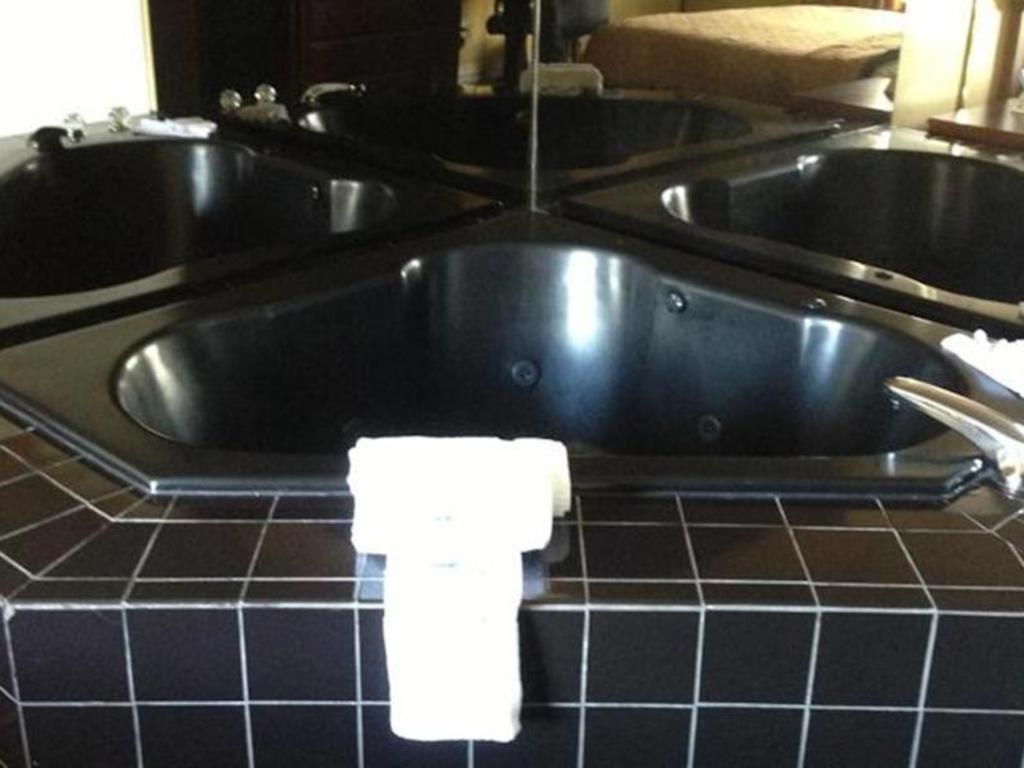 Americas Best Value Inn Hillsboro Eksteriør billede